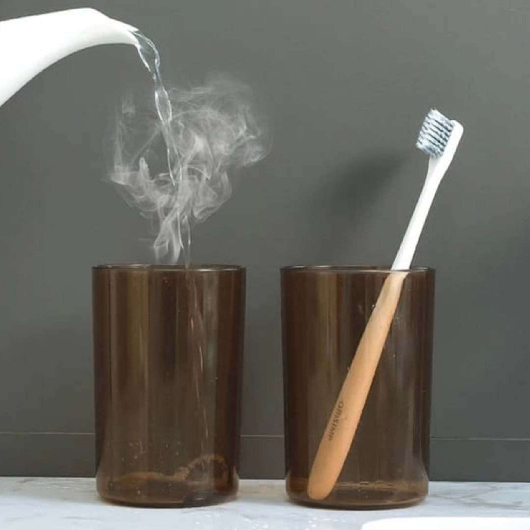 Dispensador de pasta dental con Dos Vaso